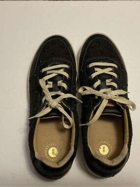 REVITALIGN Black Sneakers with Cream Laces